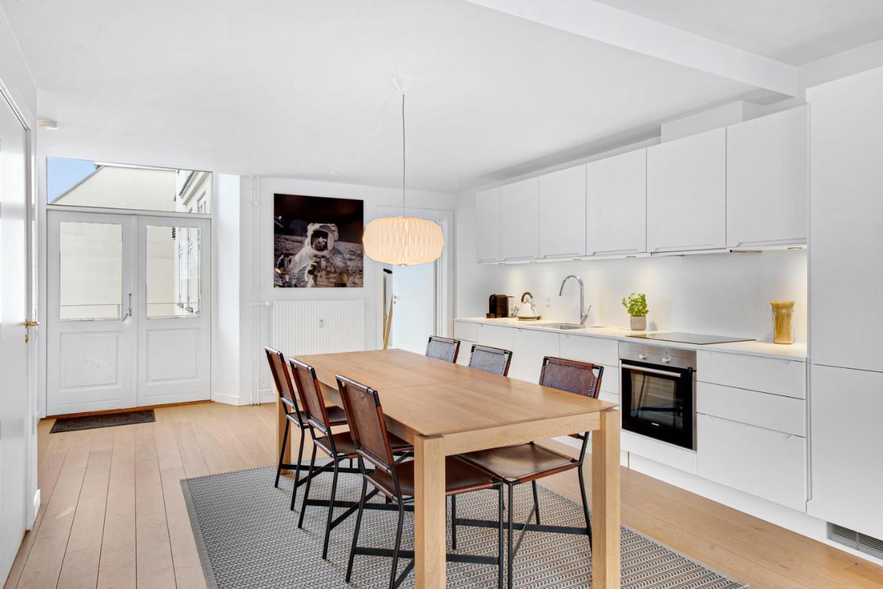 Sanders Monarch - Charming One-Bedroom Apartment With Two Balconies Копенгаген Экстерьер фото